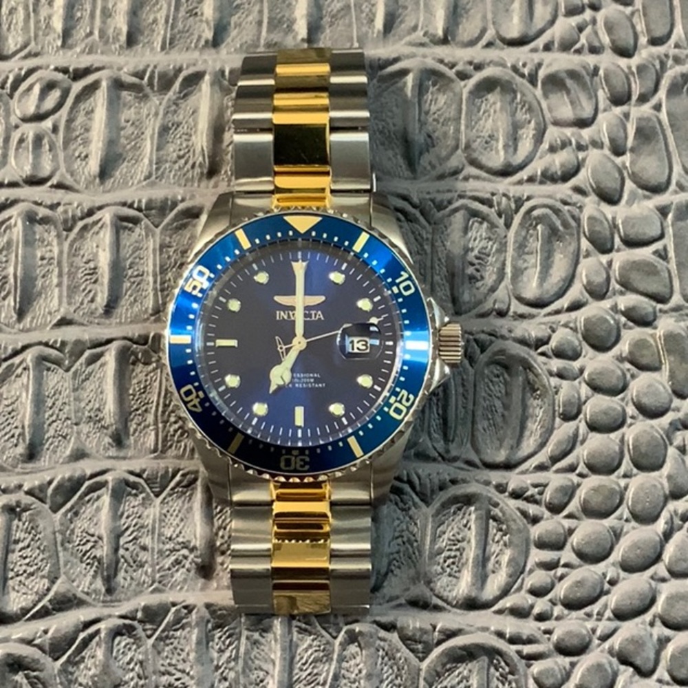 Invicta pro diver blue dial mens watch.